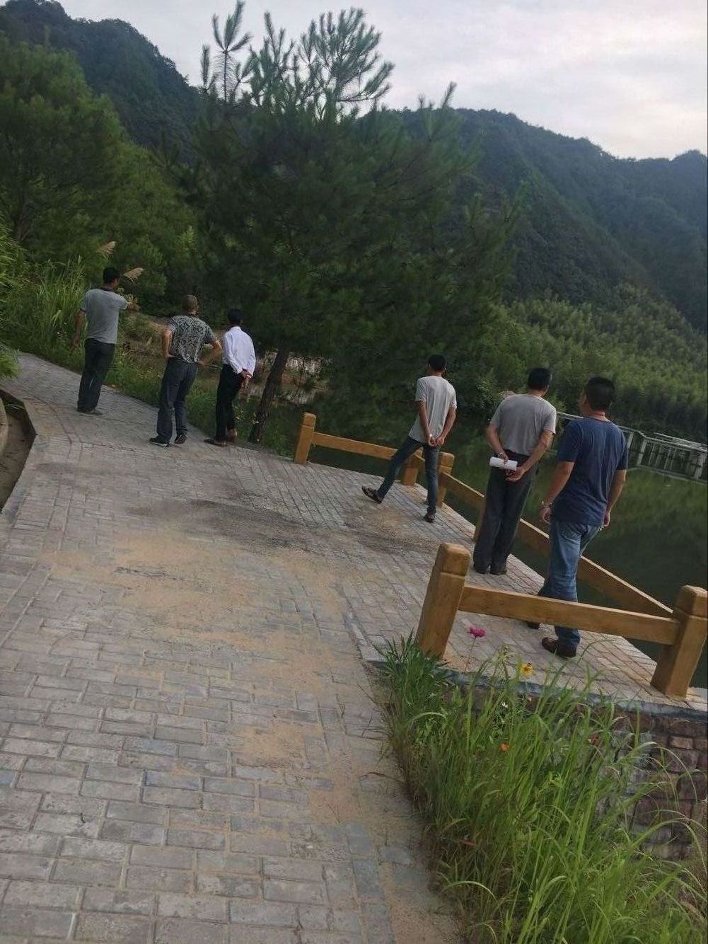 福建易順建筑工程有限公司黨支部幫扶招沙甲貧困戶(hù)摸底調(diào)查