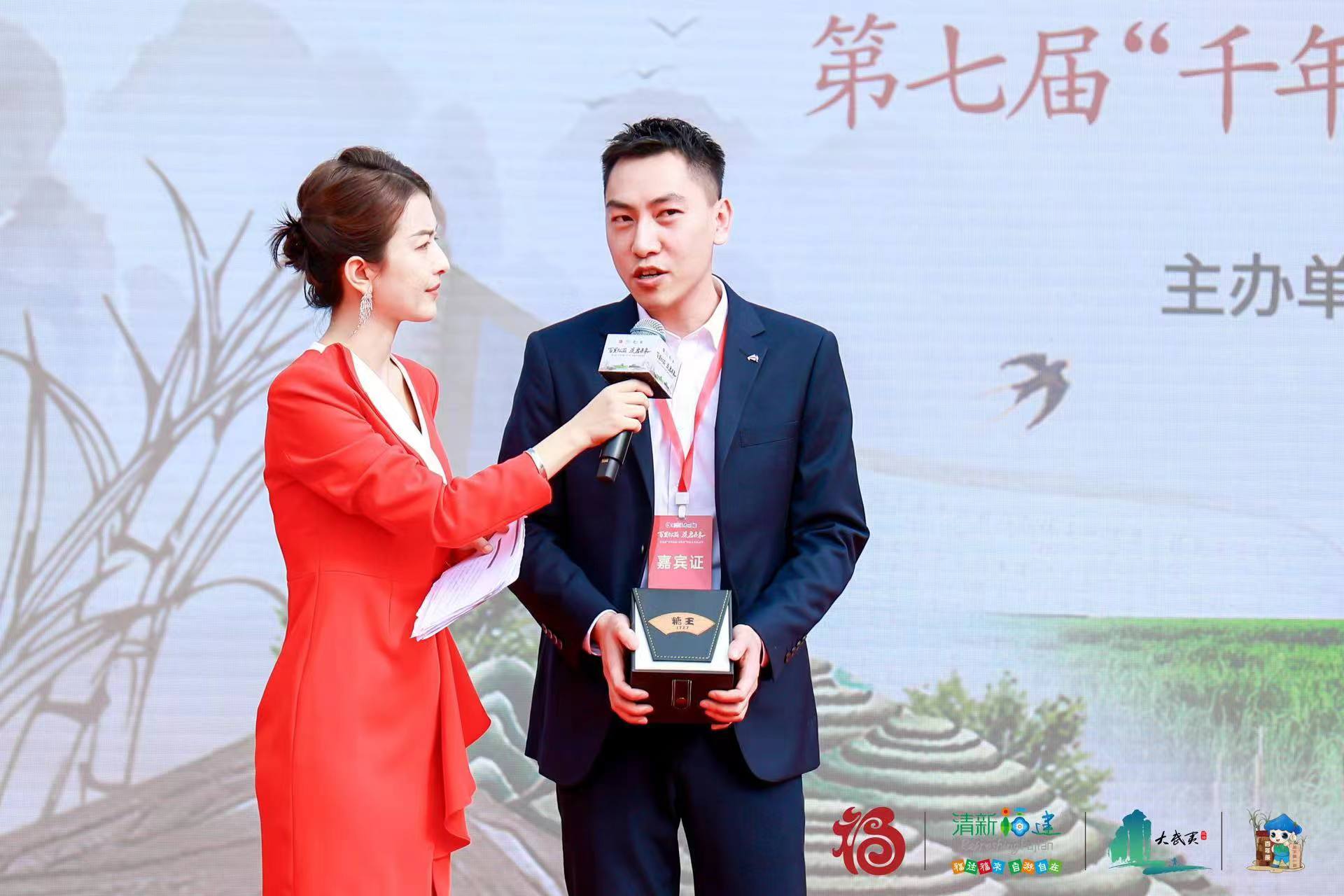 易順建工集團(tuán)總經(jīng)理李晉恒以高價(jià)斬獲“糖王”桂冠，助力萬前村貧困村民