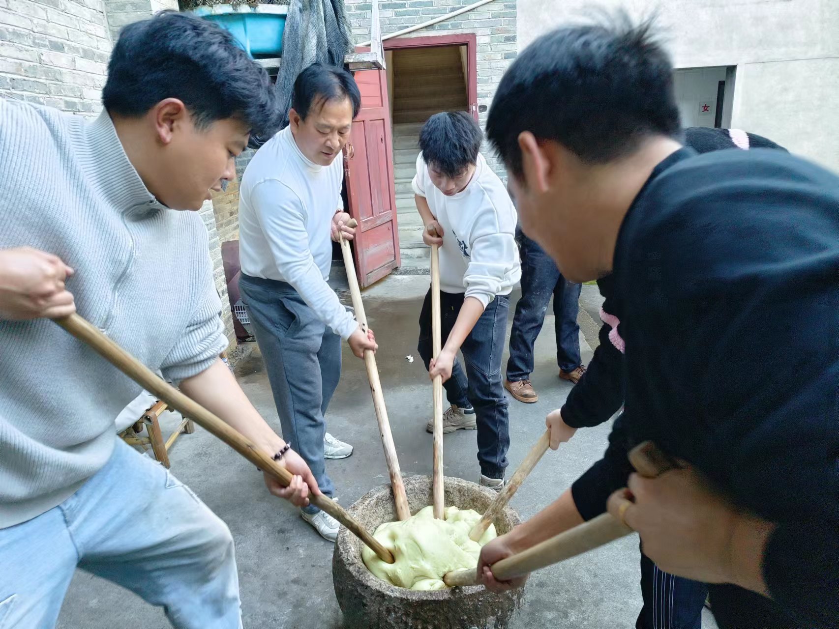 易順建工集團：體驗黃粿制作，傳承傳統(tǒng)文化