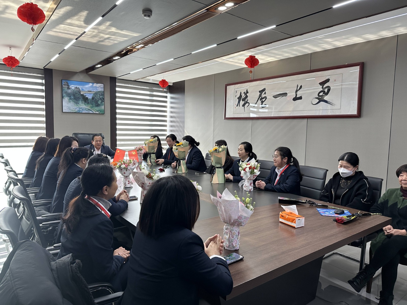 “同心協(xié)力 乘風(fēng)破浪 巾幗力量，再創(chuàng)輝煌”易順建工集團舉行婦女節(jié)慶祝大會